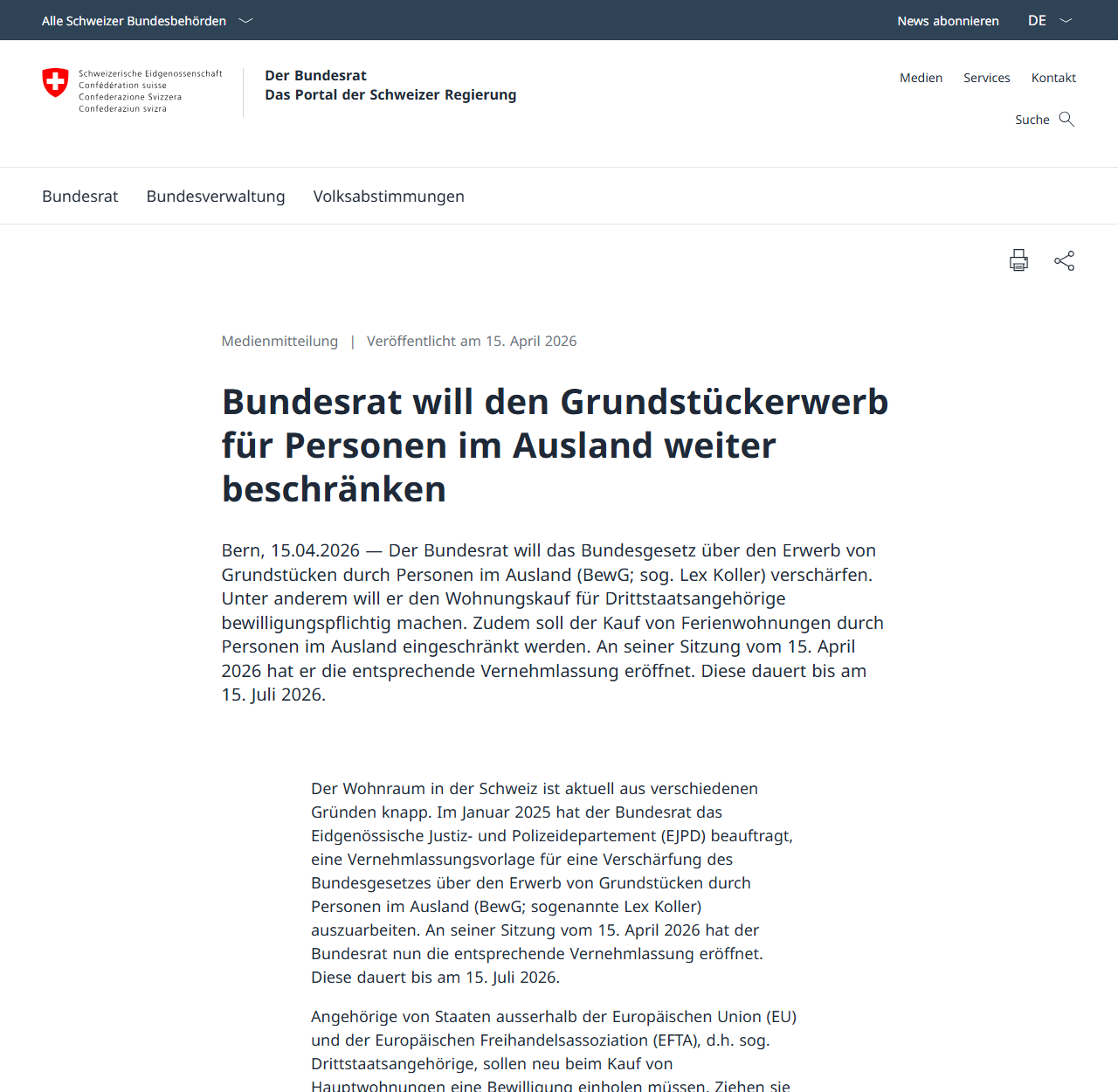 スイス連邦参事会のサイトに表示された、外国にいる者の不動産取得をさらに制限する方針を伝える2026年4月15日付の報道発表の画面